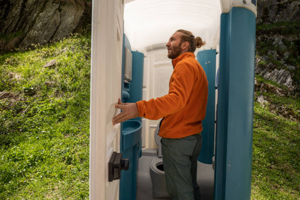 Best Porta potty delivery and setup  in Clinton, AR